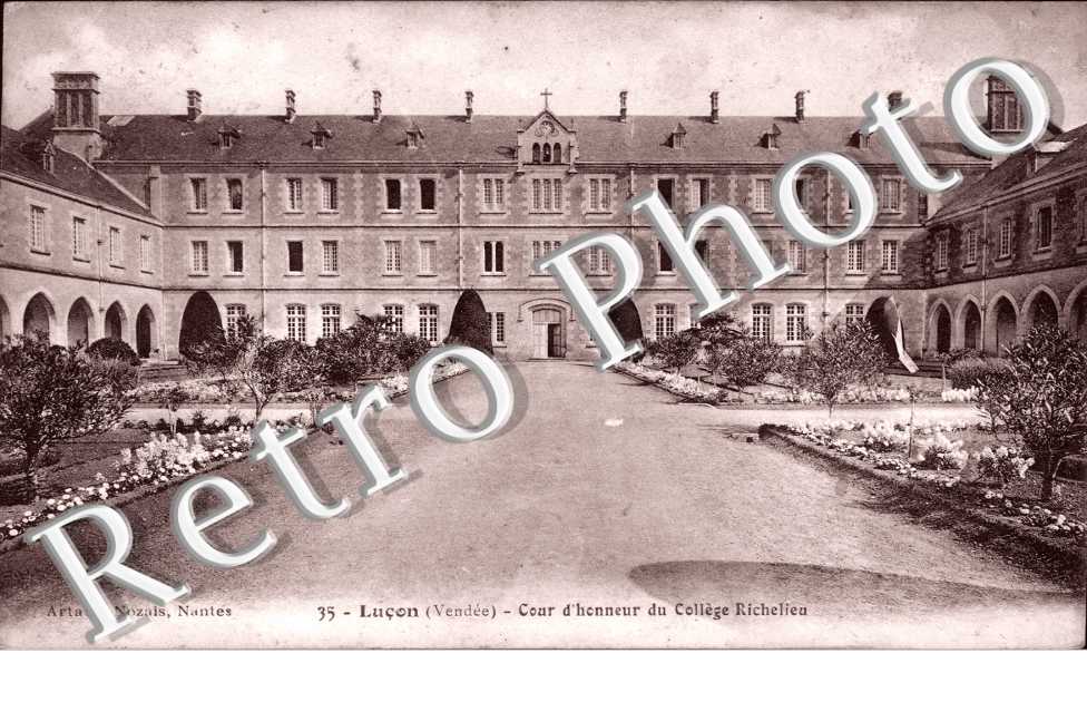 cour d&#039;honneur du collège Richelieu