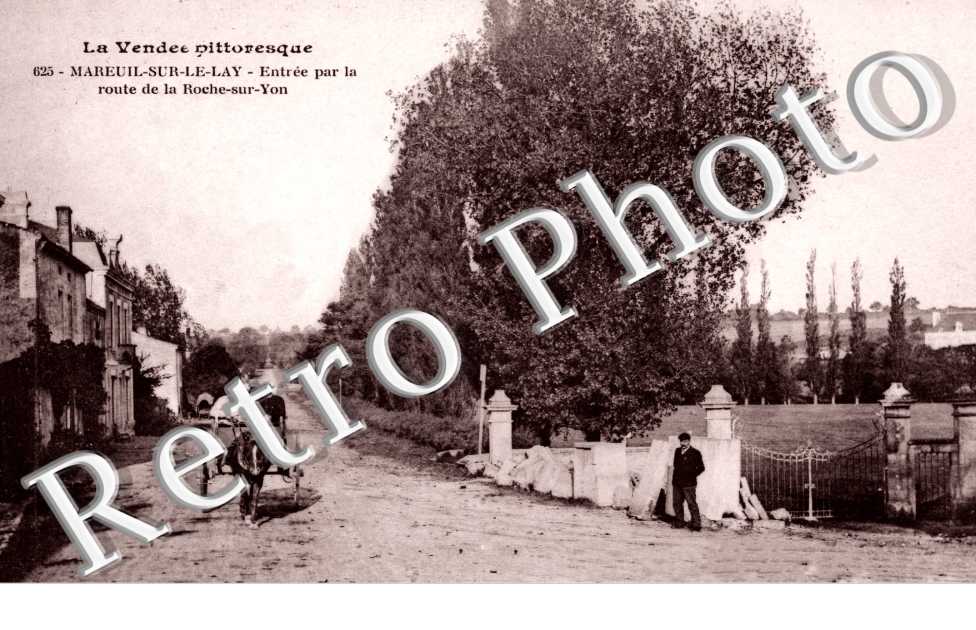 Entree par la route de la Roche-sur-Yon