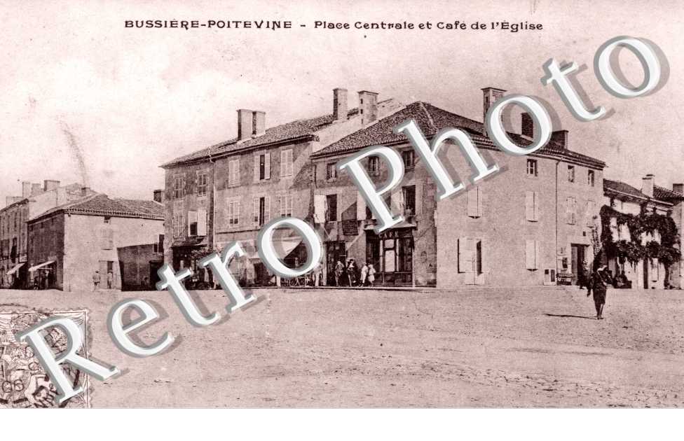 Place centrale et cage de l&#039;eglise