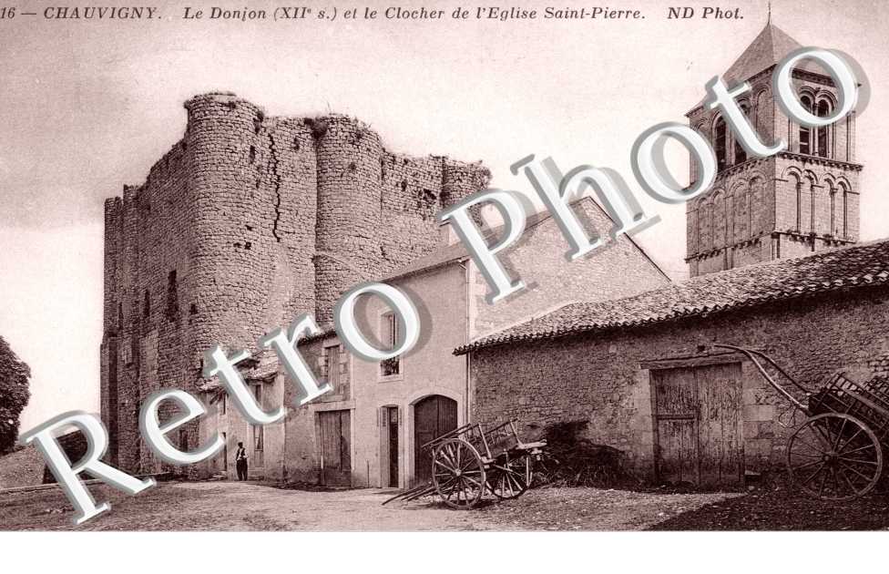 le Donjon et le Clocher de l'Eglise Saint-Pierre