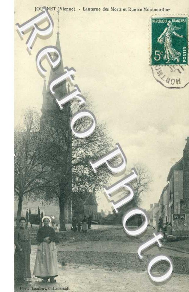 Lanterne des Morts et Rue de Montmorillon