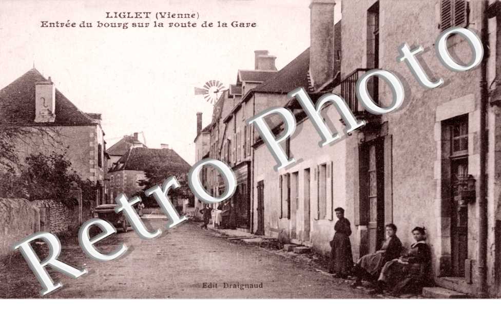 l'Entree du Bourg sur la Route de la Gare
