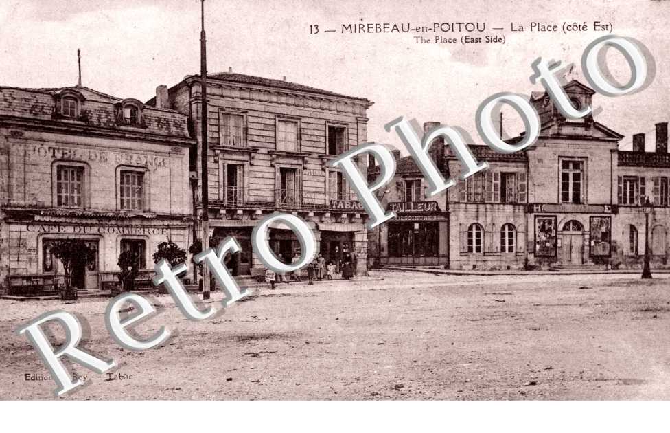 la place (cote Est)