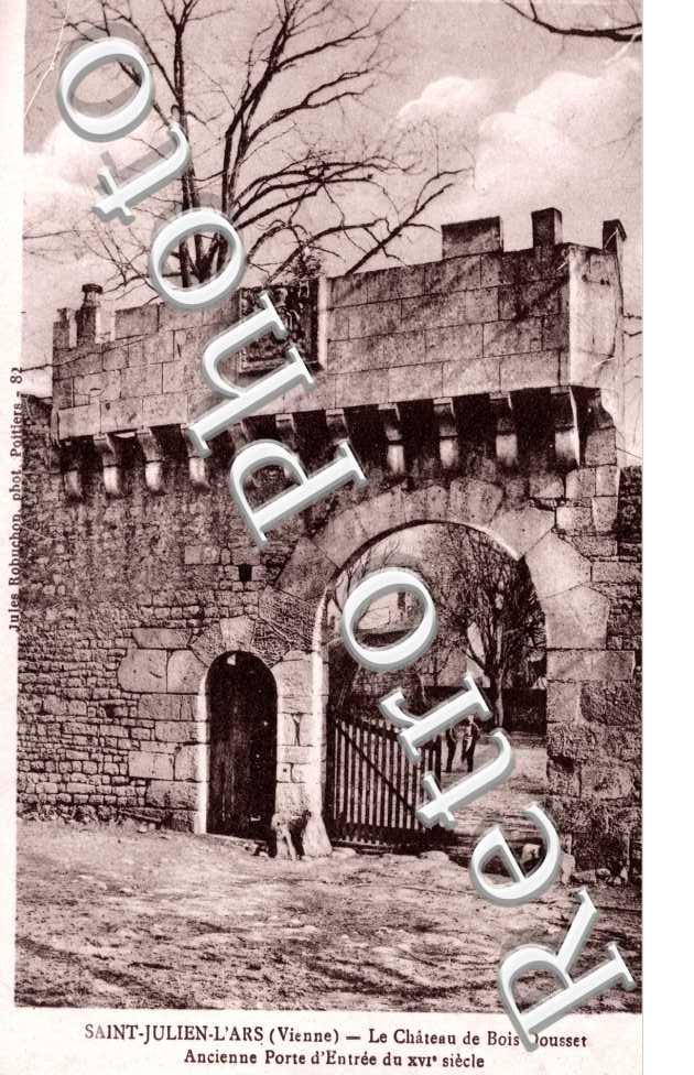 le Chateau de Bois-Dousset, l'Ancienne Porte d'Entree
