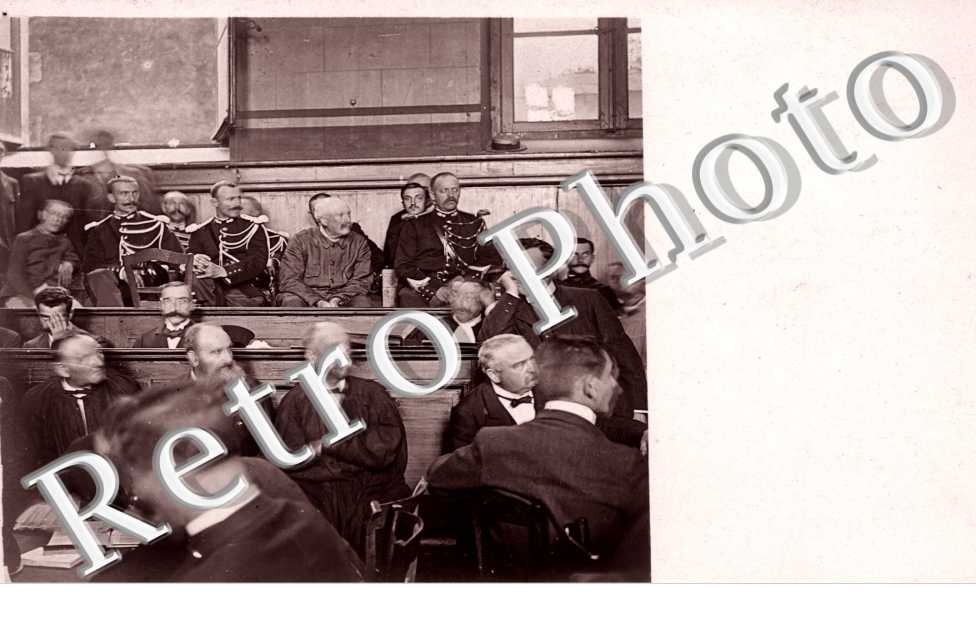 Au Tribunal