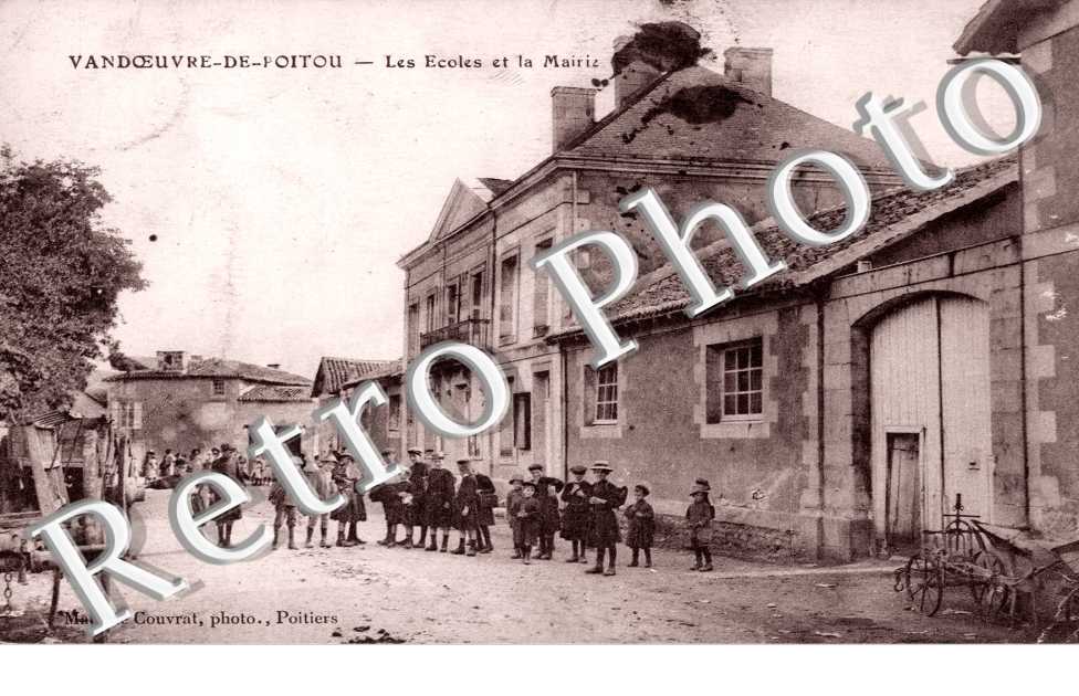 les Ecoles et la Mairie