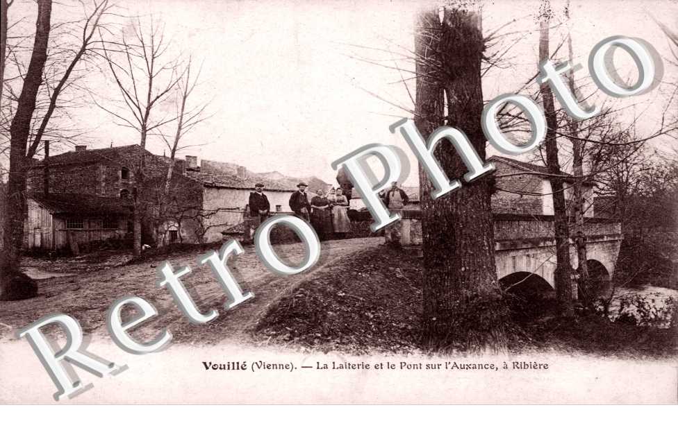 la Laiterie et le Pont sur l&#039;Auxance a Ribiere