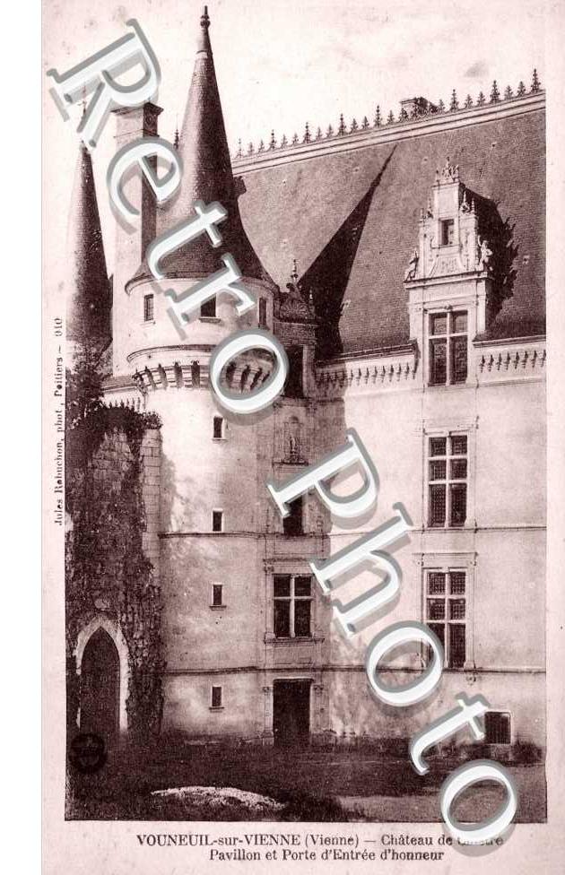 chateau de Chistre, pavillon et porte d&#039; entree d&#039; honneur