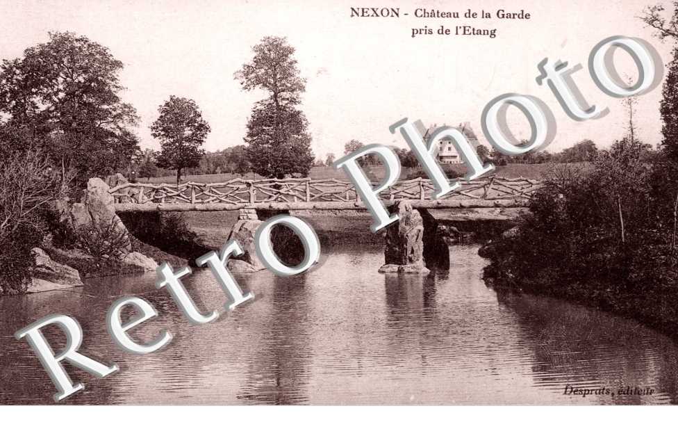 le Chateau de la Garde pris de l&#039;Etang