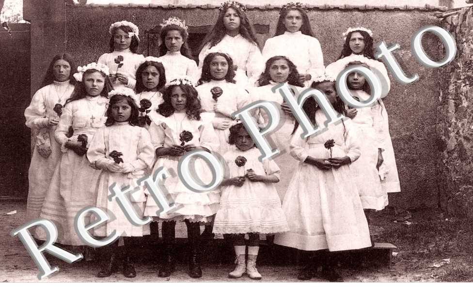 Fetes des Ostensions, Petites Saintes representant leur Patronne