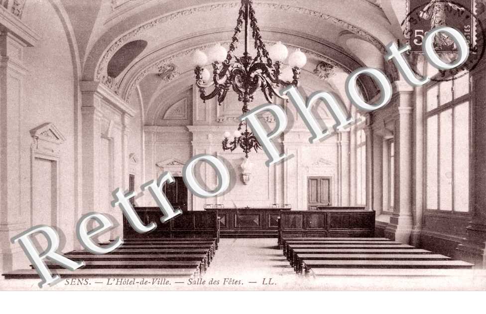 Hotel de Ville - Salle des Fetes