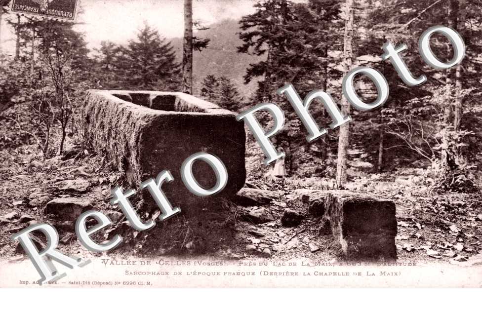 Sarcophage de l&#039;epoque franque derriere la chapelle de la Maix