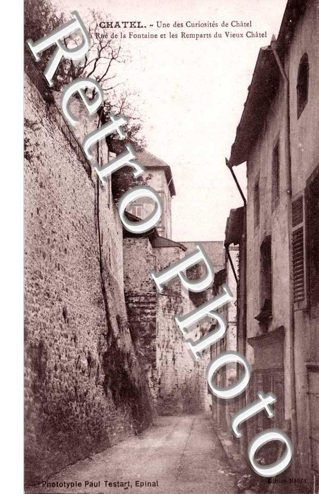 Une des curiosites de chatel . La rue de la fontaine et les Remparts du Vieux Chatel