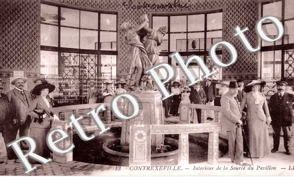 Interieur de la source du pavillon