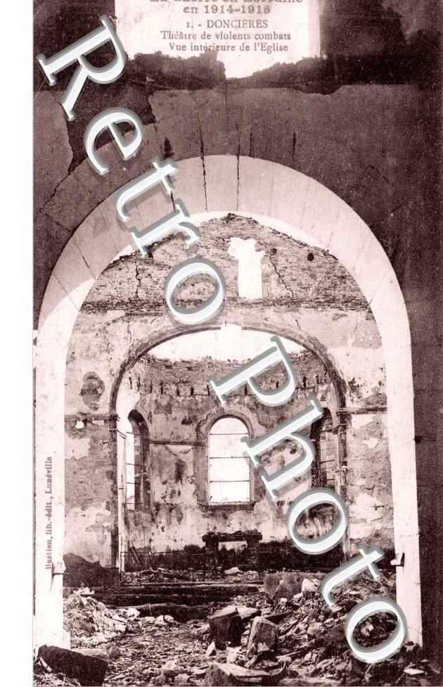 Vue interieure de l'Eglise apres les bombardements