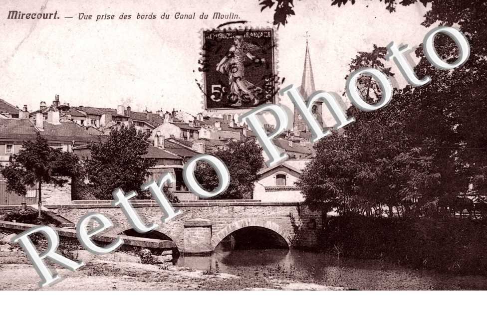 Vue prise des bords du canal du Moulin