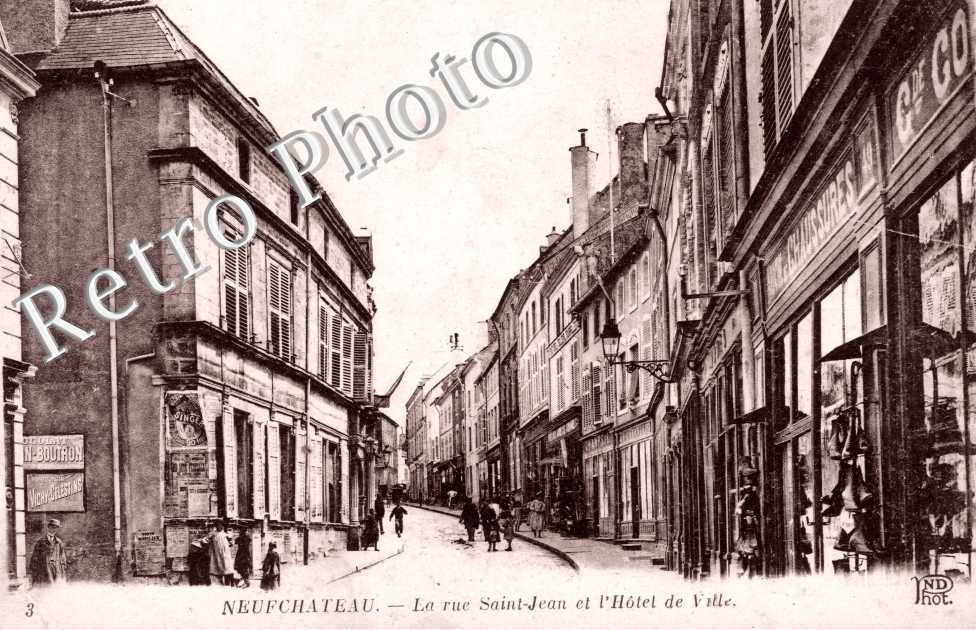 la Rue Saint-Jean et l&#039;Hotel de Ville