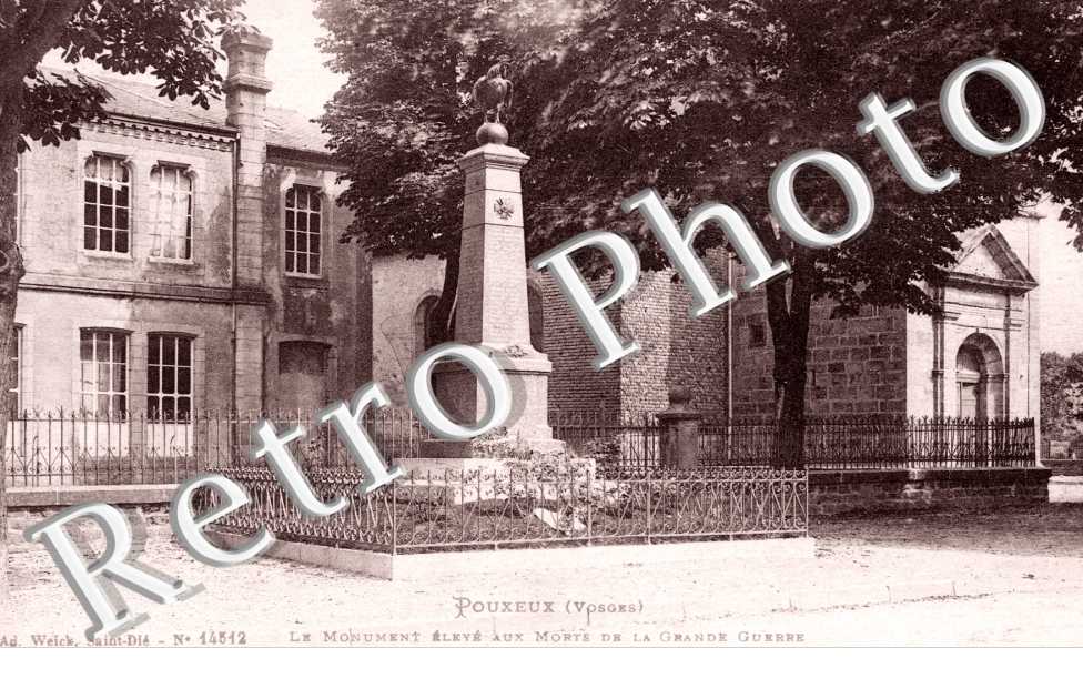 Le Monument Eleve aux Morts