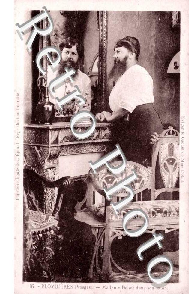 Madame Delait dans son Salon