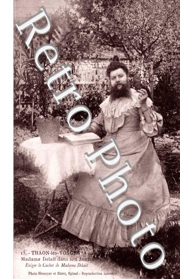 Madame Delait dans son Jardin