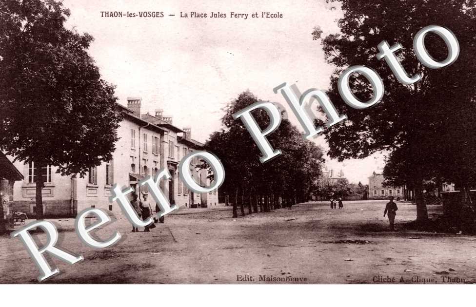 La Place Jules Ferry et l&#039;Ecole