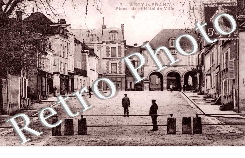 Place de l'Hotel-de-Ville