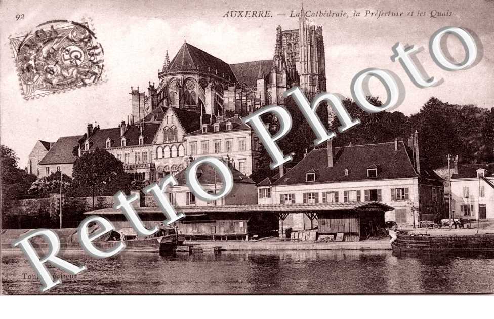 la cathedrale, la prefecture et les quais