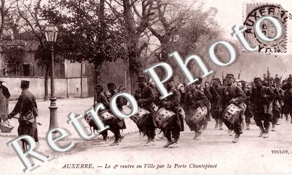 Le 4ème rentre en ville par la Porte Chantepinot