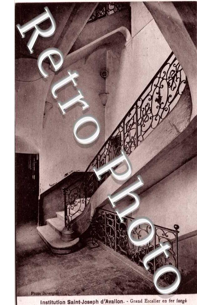 Institution Saint Joseph - Grand Escalier en fer forgé