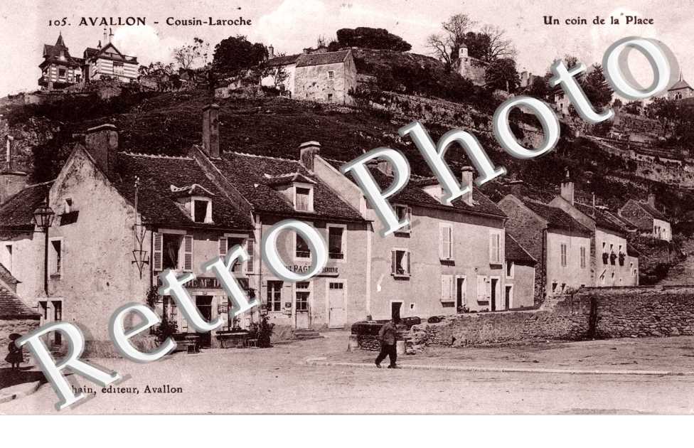 Cousin Laroche, Un Coin de la Place