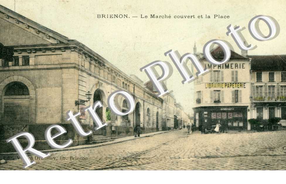 Brienon, le Marche couvert et la Place
