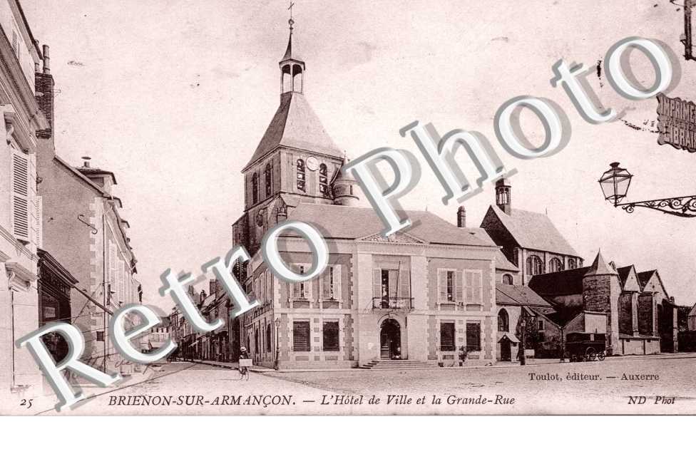 L&#039;Hotel de Ville et la Grande Rue
