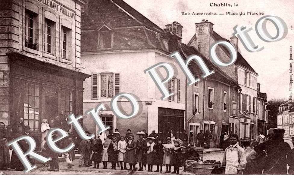 Rue Auxerroise et Place du Marche