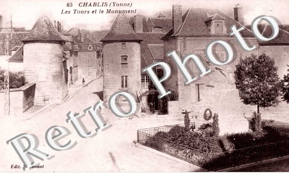  Les Tours et le Monument