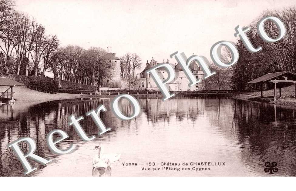 le Chateau de la Cure - Etang des Cygnes