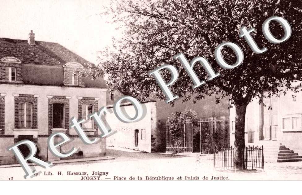 Place de la Republique et Palais de Justice