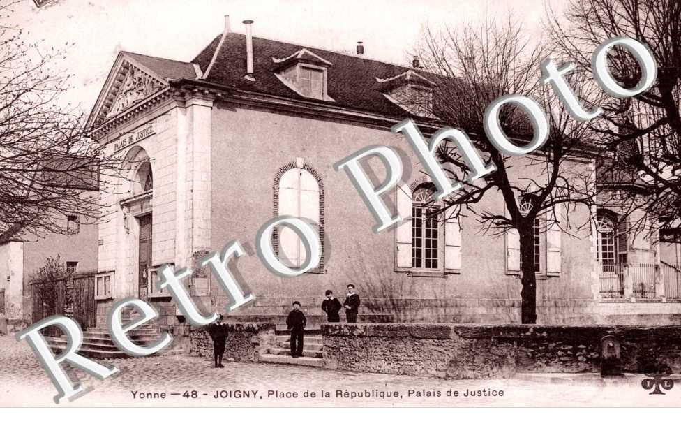 Place de la Republique, Palais de Justice