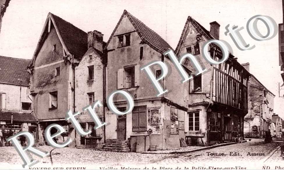 Noyers-sur-Serein, Vieilles Maisons de la Place de la Petite-Etape-aux-Vins