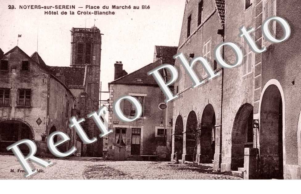 place du marche au Ble, hotel de la Croix Blanche