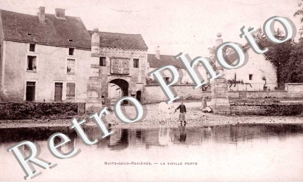 Nuits-sous-Ravieres, la Vieille Porte