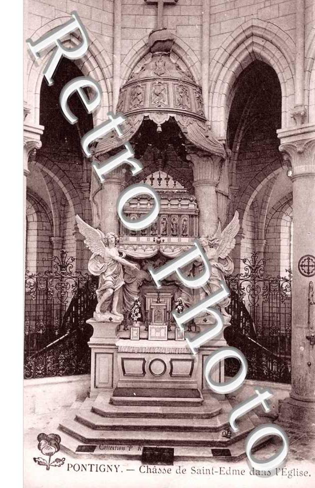 Interieur de l'eglise, Chasse de Saint Edme dans l'eglise