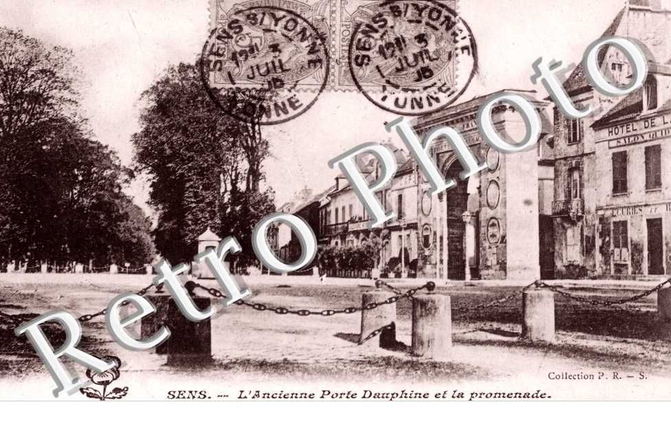 l'ancienne porte Dauphine et la promenade