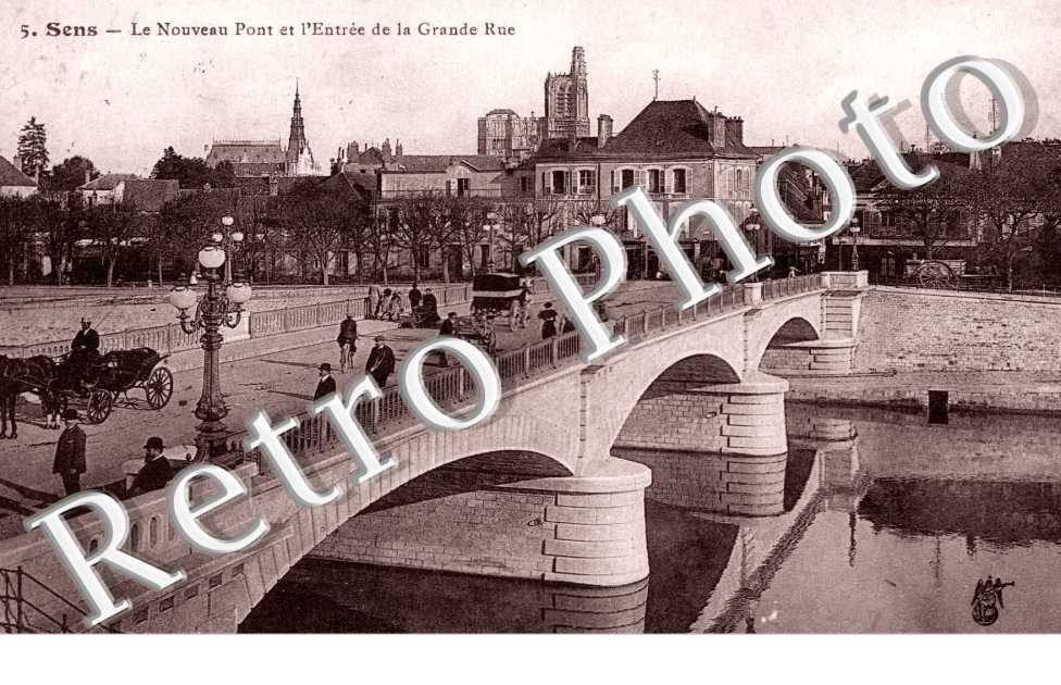 Le Nouveau Pont et entree de la Grande Rue