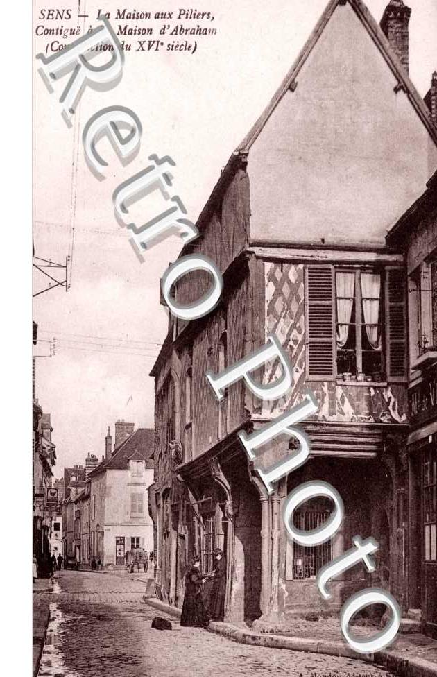la Maison aux piliers contigue a la Maison d'Abraham