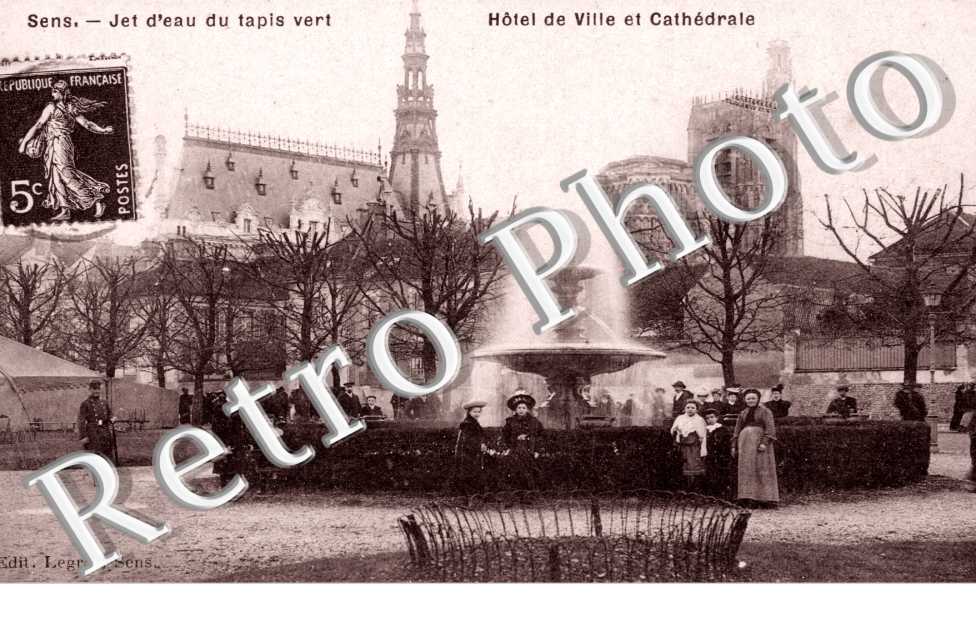Jet d'Eau du Tapis Vert, Hotel de Ville et Cathedrale