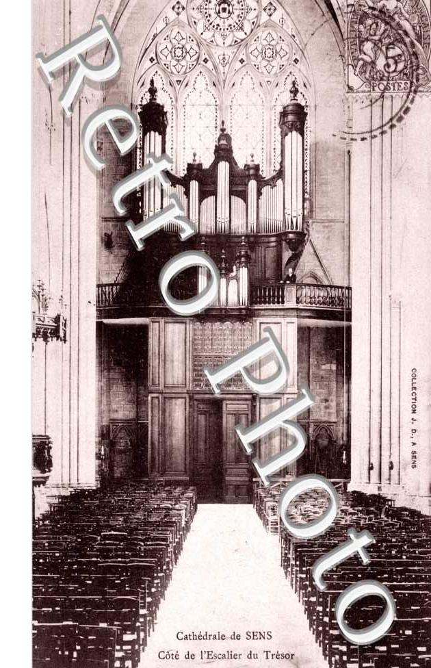 Cathedrale - Cote de l'escalier du tresor