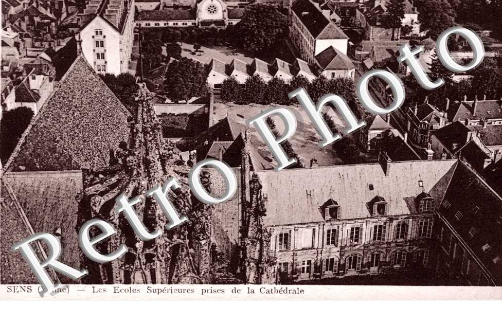 les Ecoles superieures prises de la cathedrale