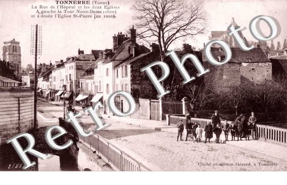 Rue de l&#039;Hopital et les deux Eglises