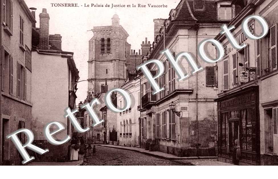 le Palais de la Justice et la Rue Vaucorbe