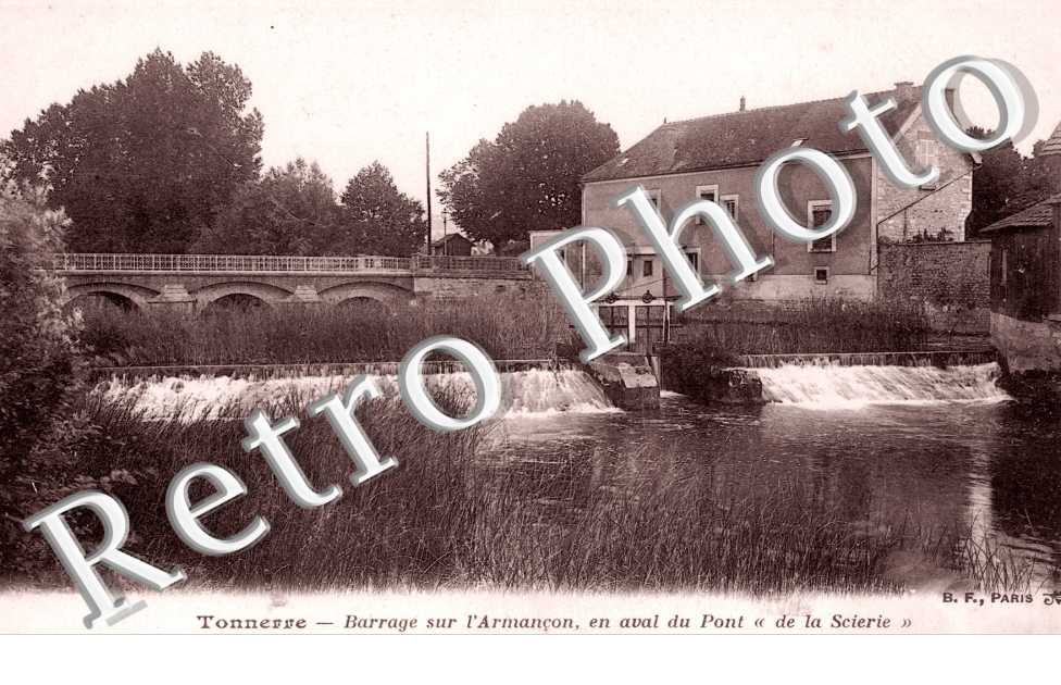 Barrage sur l&#039;Armancon en aval du Pont "de la Scierie"